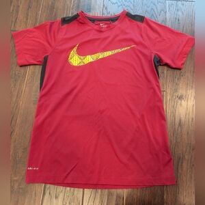 NIKE Dri-Fit Burgandy Athletic T-Shirt with Swoosh Logo Size XL Boys